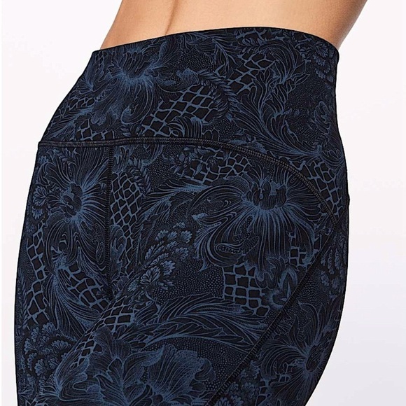 Lululemon Train Times High Rise Mesh Crop 17" in Nouveau Mach Blue Black Sz 4 - Picture 5 of 10